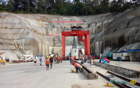 फाइल तस्वीर: सुर्खेतमा निर्माण भैरहेको भेरी–बबई डाइभर्सन आयोजनाको सुरूङ। तस्बिरः दिपकजंग शाही/सेतोपाटी