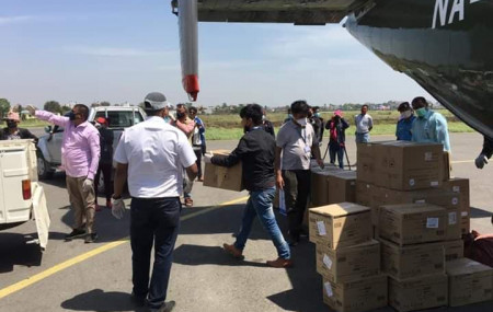 सेनाको स्काई ट्रकले गत सोमबार विराटनगरमा लगेको मेडिकल सामग्री। फाइल तस्बिर