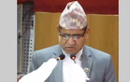 तस्विरः कर्णाली प्रदेश सभाको बैठकमा विनियोजन विधेयक २०७७ को उद्देश्य, सिद्धान्त, प्राथमिकता र नीति प्रस्तुत गर्दै आर्थिक मामिला तथा योजना मन्त्री प्रकाश ज्वाला।