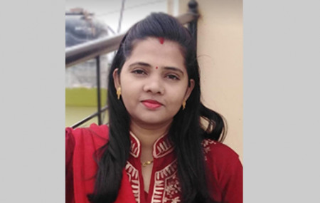 उषा अधिकारी।