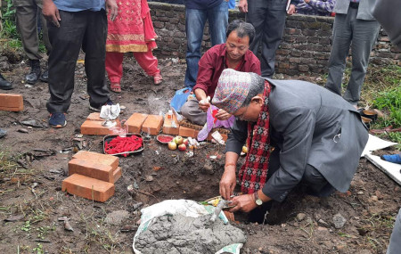 पार्क शिलान्यास गरिँदै।
