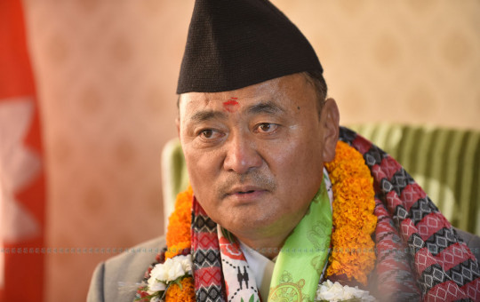 नवनियुक्त भौतिक पूर्वाधार तथा यातायात मन्त्री नेम्वाङ। तस्बिर : नारायण महर्जन/सेतोपाटी।