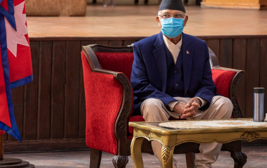 मन्त्रिपरिषद बैठकमा प्रधानमन्त्री केपी ओली। तस्बिर: सूर्य थापाको ट्वीटरबाट