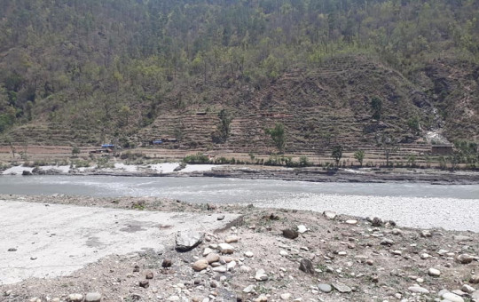 जाजरकोट र रूकुम पश्चिमको सीमामा पर्ने ठूली भेरी नदी। शनिबार यही नदीमा हाम फालेका ६ जनामध्ये तीन जनाको शव फेला परेको छ भने ३ जना अझै बेपत्ता छन्। तस्बिर : पुन्जन बिश्वकर्माको फेसबुकबाट।