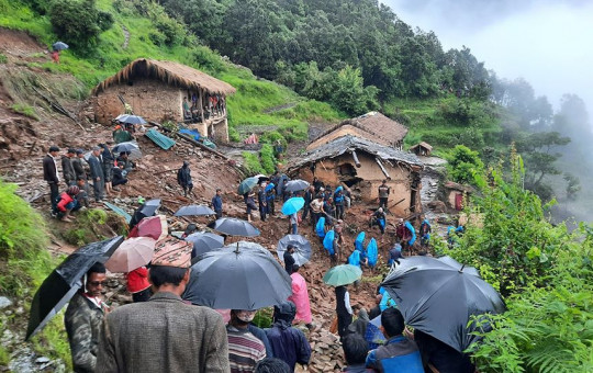 असार २५ गते राती जाजरकोटको बारेकोट गाउँपालिकामा गएको पहिरो । उक्ता पहिरोमा परि ११ जनाको मृत्यु भएको छ भने १ जना अझै वेपत्ता छन् । तस्विरः सुरेन्द्र सिंहको फेसबुकबाट